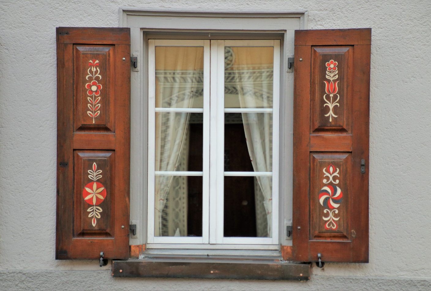 Traditionelle Fensterläden aus Holz