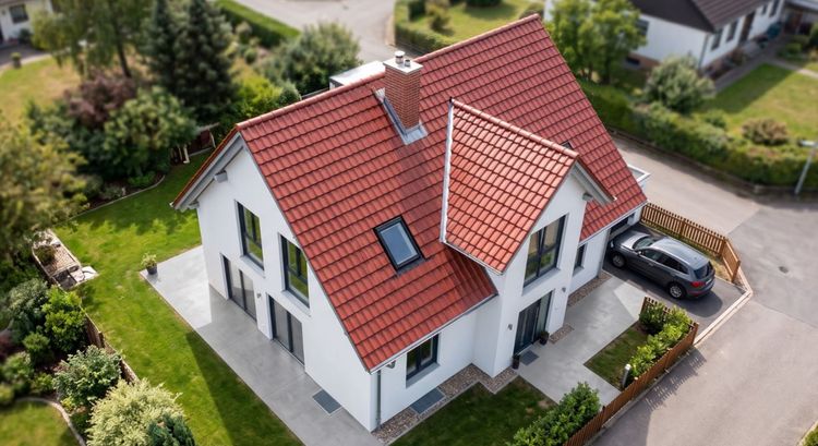 Dachsanierung fürs Eigenheim in der Schweiz - Massnahmen, Kosten & Förderung